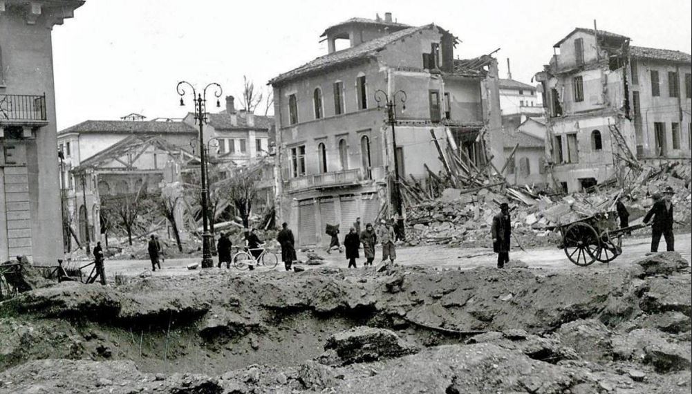 Наслідки бомбардування віале Рома (Viale Roma) у Віченці, 1944 рік